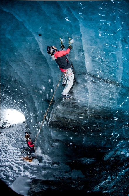 Фред Бэки  (Fred Beckey)  на леднике  Ruth Glacier