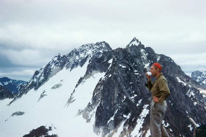 Фред Бэки  (Fred Beckey)  в первом восхождении по Северной стене на Burgundy Spire 1953 год