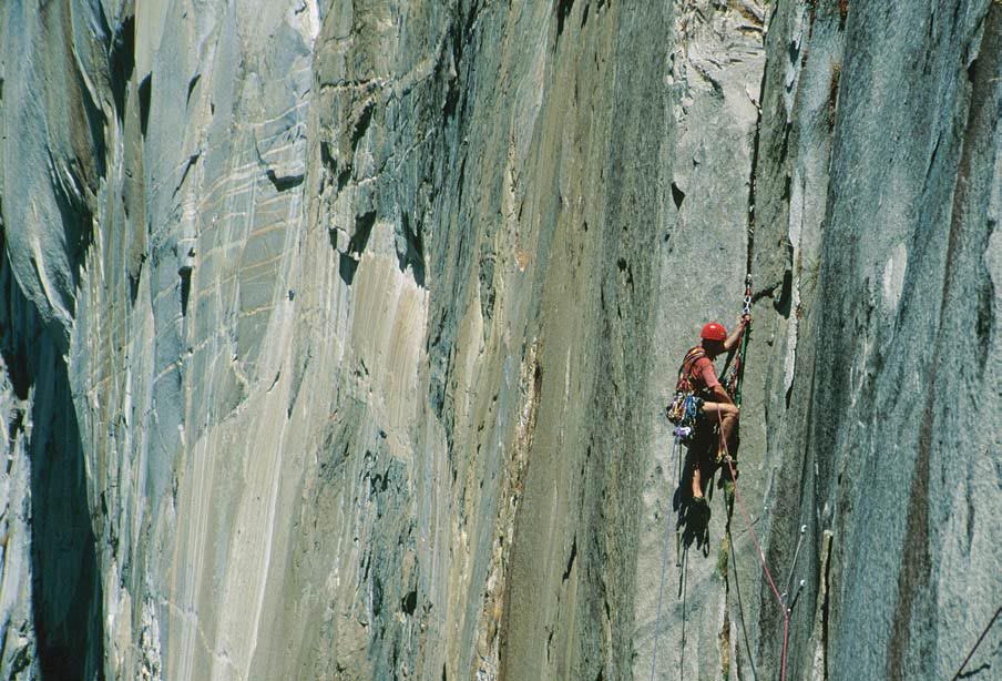 Фото из книги книги «How To Big Wall Climb» Криса МакНамара (Chris McNamara) 