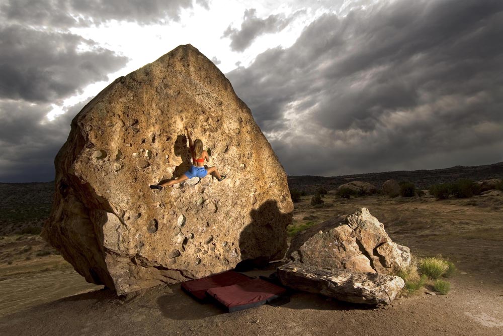 Jessa Younker на маршруте "Fossil boulder", Unaweep Canyon, Colorado.