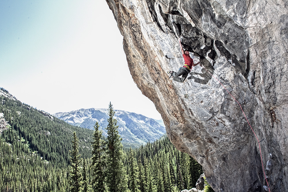 Ben Rueck на маршруте "Wild Thing" (5.12d). Фото  David Clifford