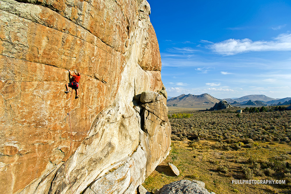 Tom Adams на маршруте "Bovine Guidance" (5.11b) - на одной из лучших стен в районе