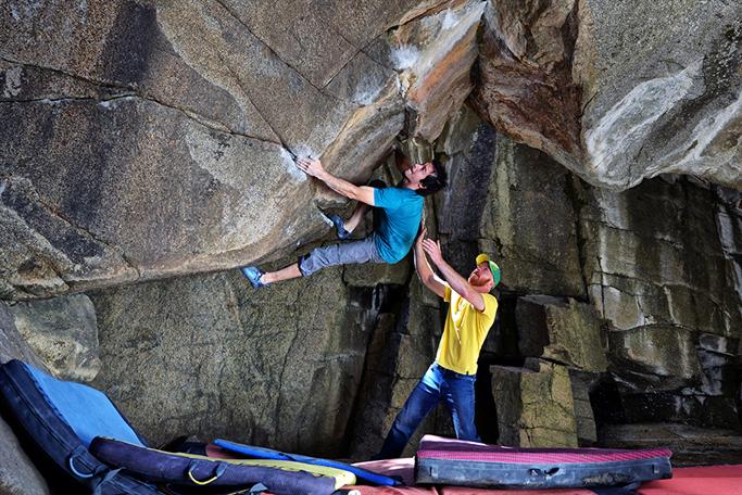 Ronnie Jenkins на боулдеринге "Light Cycle" (V8). Фото Veronica Beman