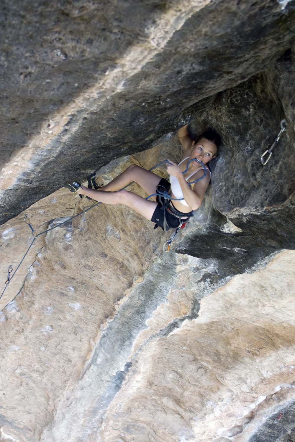 Beth Rodden на маршруте "Flaming Groovy" 5.12 в Mill Creek, Moab, Utah.