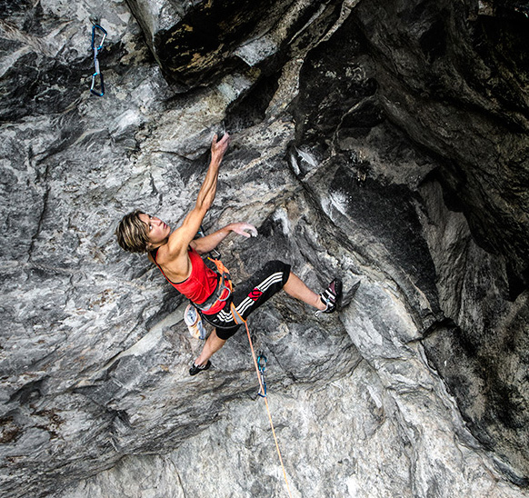 Mayan Smith-Gobat на маршруте "Wild Thing" (5.12d). Фото Duane Raleigh.