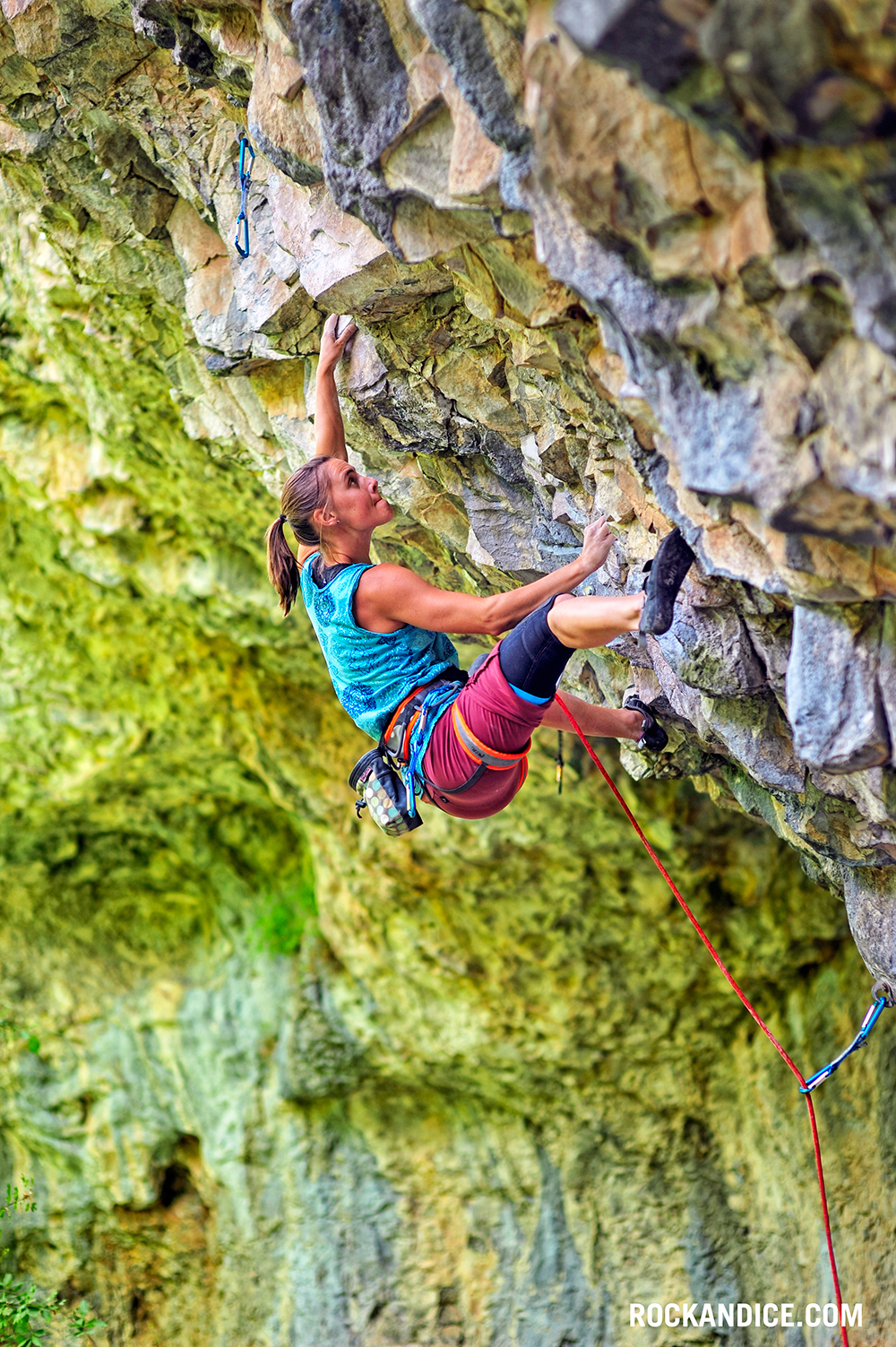 Jenn Vennon на маршруте "Dumpster Barbeque" 5.12+ в Rifle, Colorado.