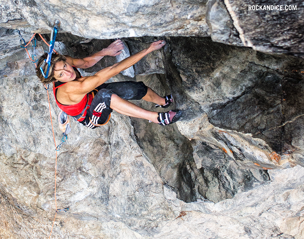 Mayan Smith-Gobat на маршруте "Wild Thing" (5.12d), Wild Rock, Independence Pass, Colorado.