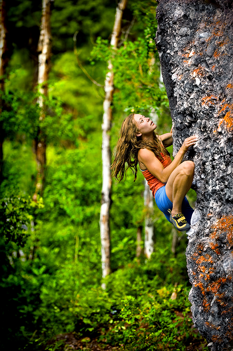 Lauren Lee на маршруте "The Big Guy" (V3), боулдеры Redstone, Colorado.