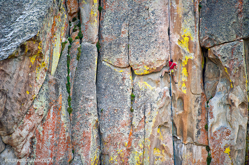 Jake Hirschi на маршруте "Thin Slice" (5.10a)