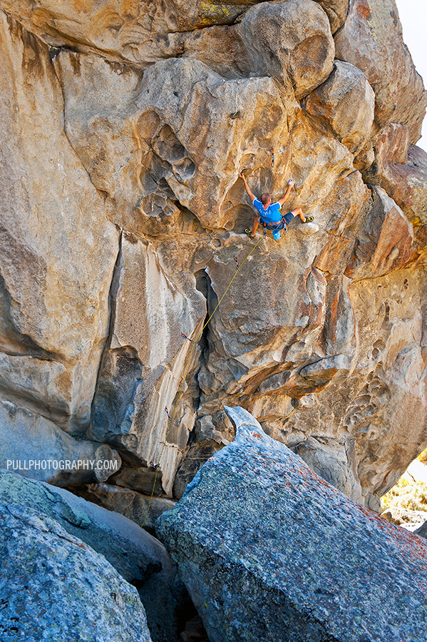 Tom Adams на маршруте "Heretic" (5.13 a/b)