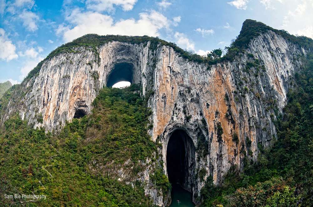 Общий вид на пещеру Chuanshang Cave ("Великая Арка") в долине Getu