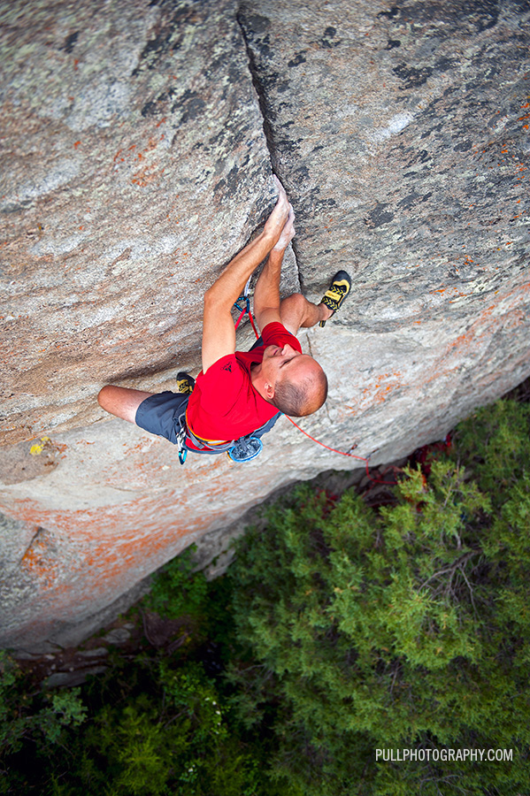 Adams на маршруте "Bombs Over Tripoli" (5.12a),