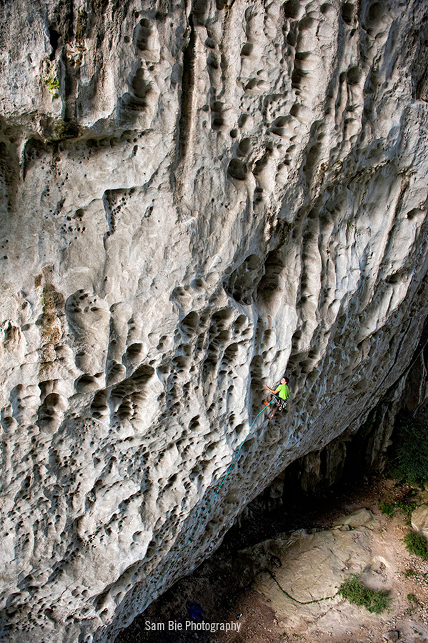 Mathieu Bouyoud на маршруте "Lost in China" (5.13d).