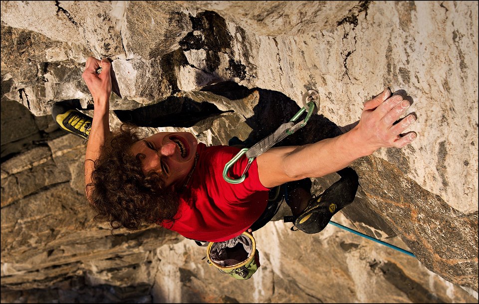 Adam Ondra на маршруте "The Change" 9b+, Hanshelleren, Flatanger, Норвегия