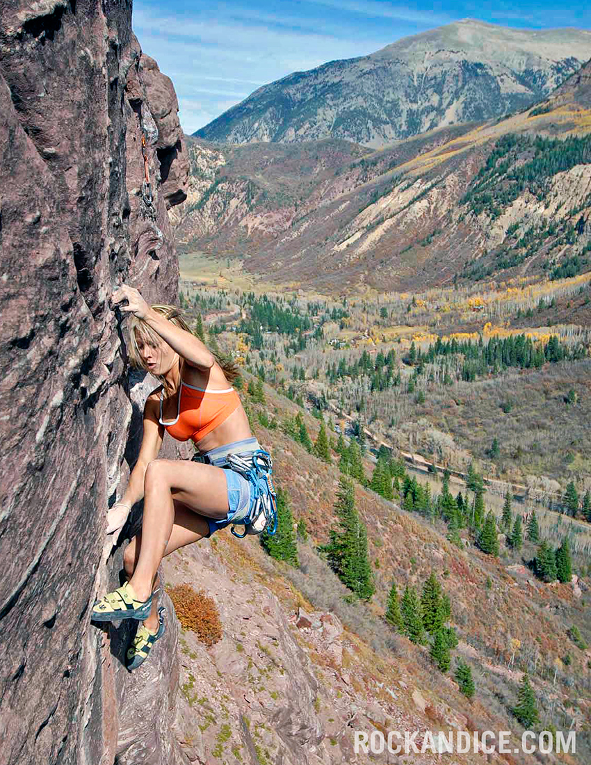 Jessa Younker на первой веревке маршрута "Superstein" (5.13a), Colorado.