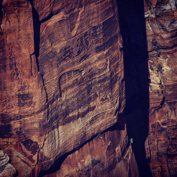 Алекс Хоннольд ( Alex Honnold) и Томми Колдвэлл (Tommy Caldwell) на маршрутах на скалах Zion 