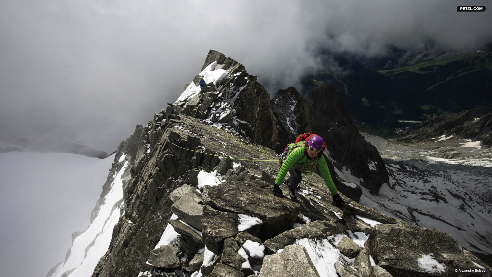 Liv Sansoz на Юго-Восточном гребне пика Tour Ronde, массив Mont-Blanc.