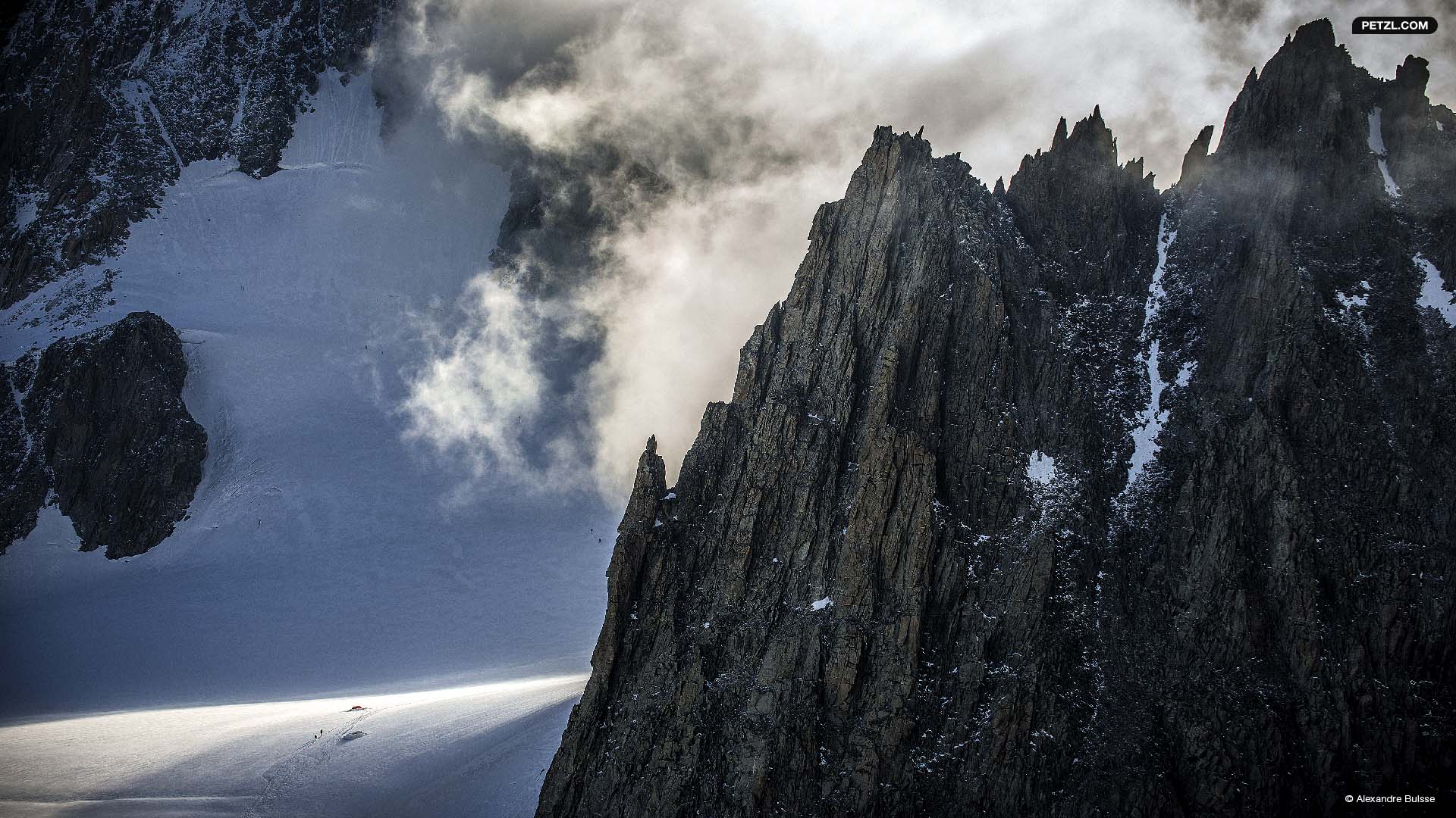 Переход по леднику Géant, массив Mont-Blanc.