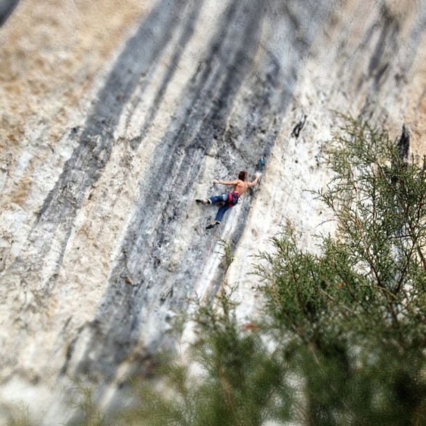  Крис Шарма (Chris Sharma) на маршруте "La Dura Dura " 9b+