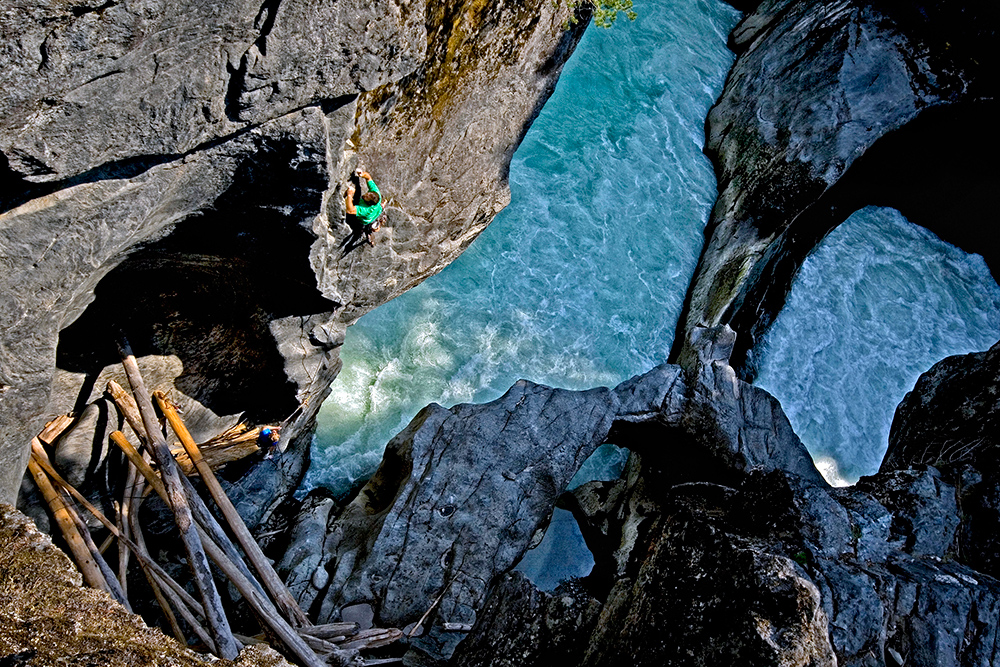 Trevor McDonald на маршруте "Mystic" (5.11+), Pemberton, B.C.