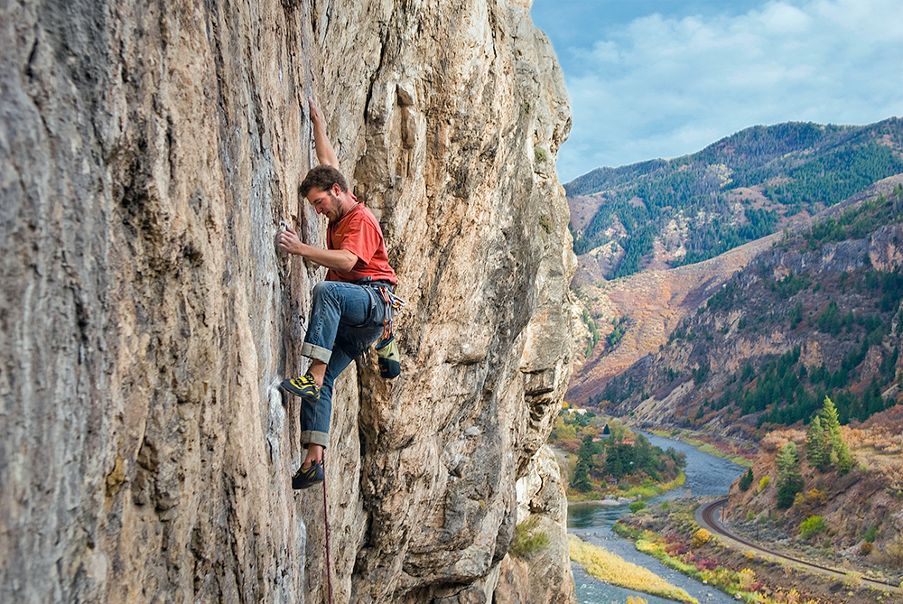 Asa DeHann на маршруте "Youth Warm Up" (5.11c) в Poux, Glenwood Springs, Колорадо