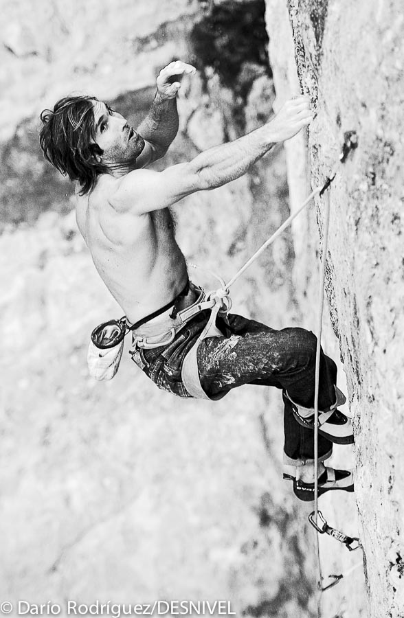 Крис Шарма  (Chris Sharma) на маршруте “La dura dura” 9b+