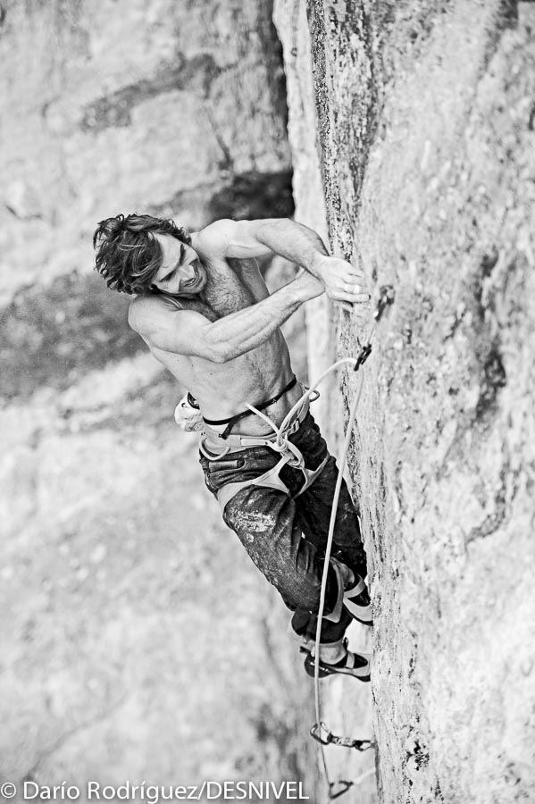 Крис Шарма  (Chris Sharma) на маршруте “La dura dura” 9b+