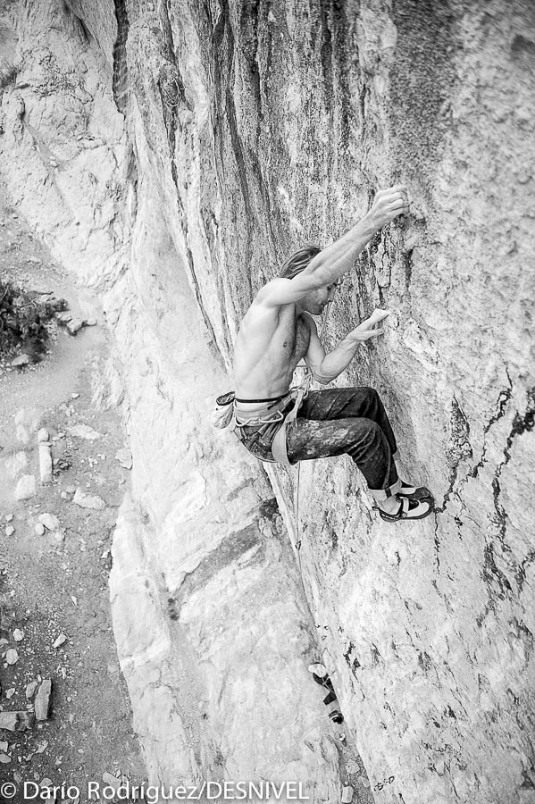 Крис Шарма  (Chris Sharma) на маршруте “La dura dura” 9b+