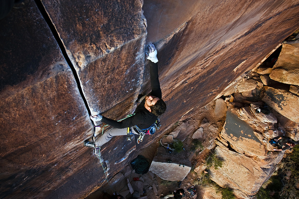 Asa Firestone на маршруте "Dos Hermanos" (5.12-), Donnelly Canyon, Indian Creek, Юта