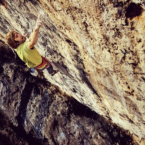 Крис Шарма (Chris Sharma) на маршруте "La Dura Dura"  