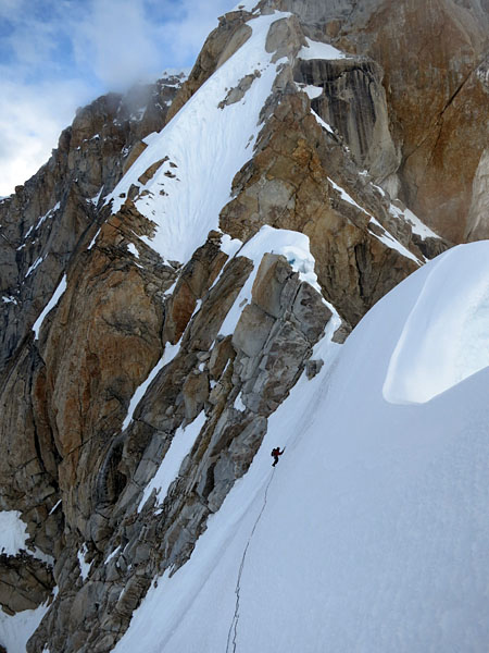 на траверсе "Tooth Traverse" по горному массиву Mooses Tooth в Ruth George (Аляска) 