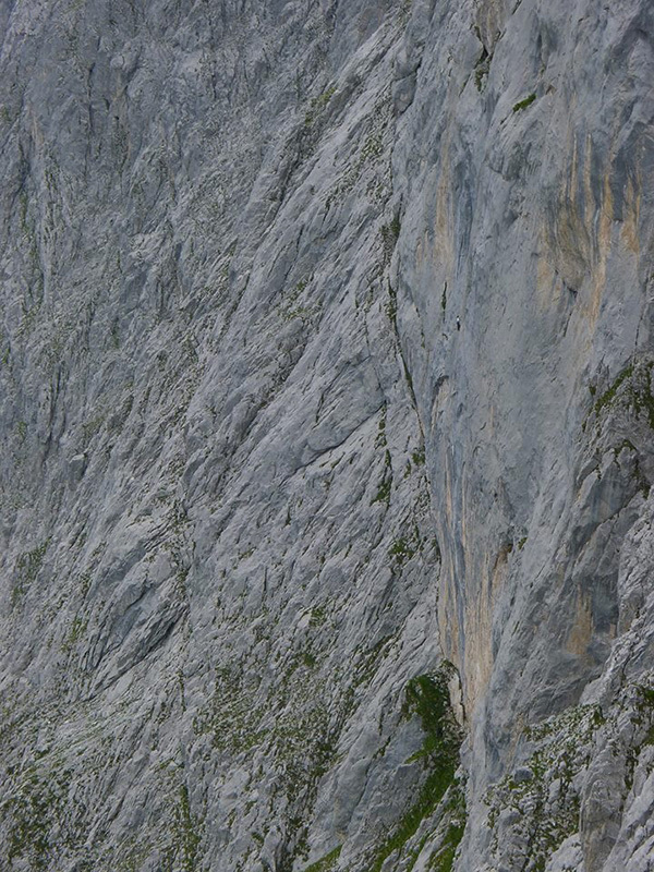  Барбара Зангерль (Barbara Zangerl) на маршруте "Silbergeier" (8b/8b +, 240м) 