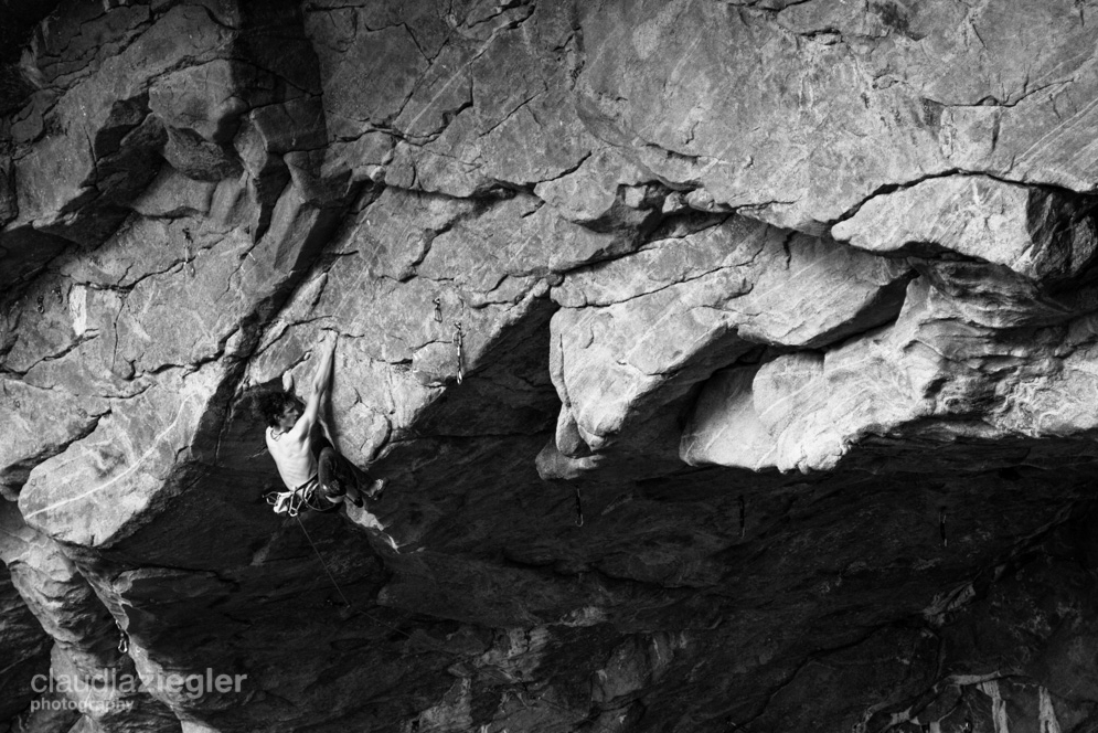 Адам Ондра (Adam Ondra), первопрохождение сложнейшего в мире маршруте "Move" 9b/+. Фото  Claudia Ziegler. 22 августа 2013 года 