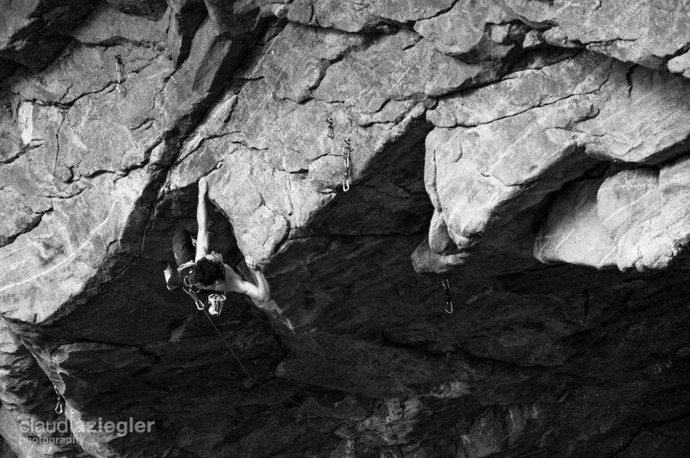 Адам Ондра (Adam Ondra), первопрохождение сложнейшего в мире маршруте "Move" 9b/+. Фото  Claudia Ziegler. 22 августа 2013 года 