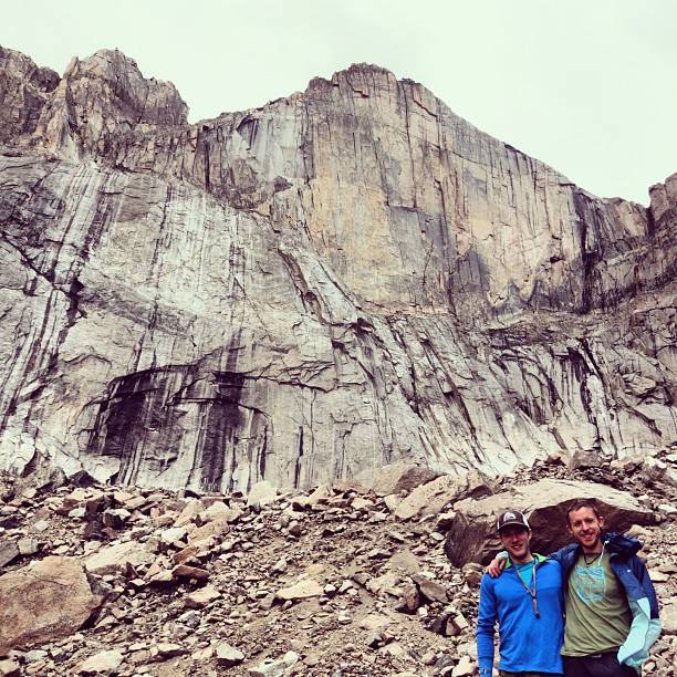 Томми Колдуэлл (Tommy Caldwell) и Джо Миллс (Joe Mills) у восточной стены "The Diamond" горы Longs Peak