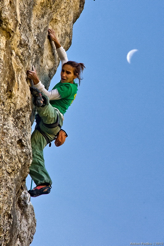 женский финал скалолазных соревнований "This Rocks". Маршрут "Змий" 7с/с+ , победительница Юля Абрамчук. Фото Антон Педько