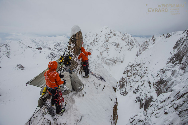 бивуак на новом маршруте по Южному ребру пика Кызыл Аскер (South Pillar of Kyzyl Asker)