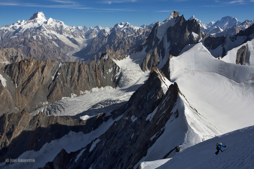 На северном хребте пика Дрифика. Вид на Masherbrum, K2, Broad Peak