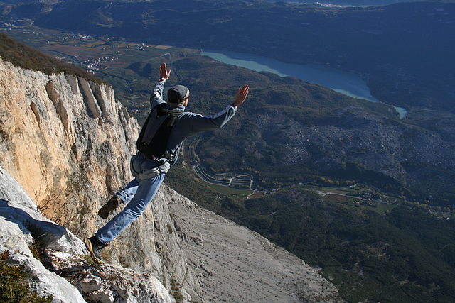 бэйс-джампинг с Монте Бренто (Monte Brento) 