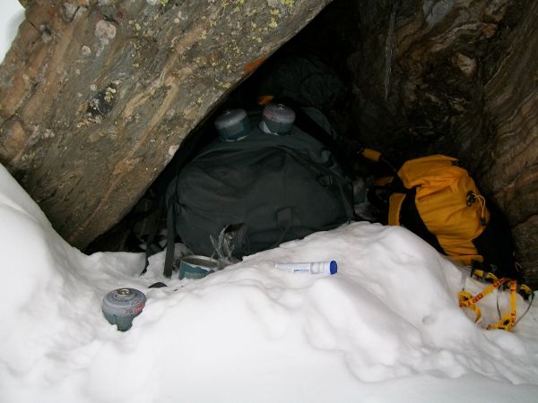 Высотный лагерь Camp2 Джоэла Вишнески (Joel Wischnewski) на склоне Нанга Парбат. Отсюда Джоэл последний раз выходил на связь