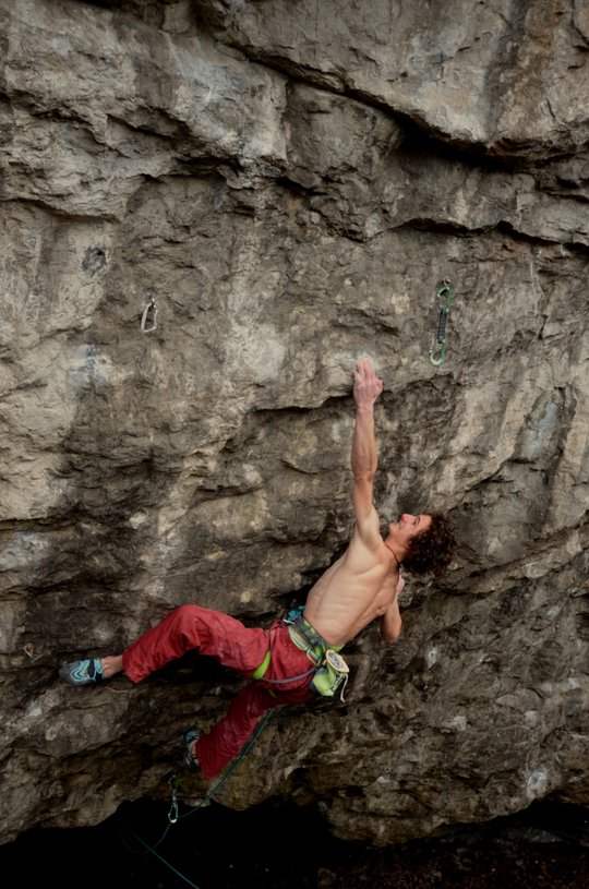   Адам Ондра (Adam Ondra) на маршруте Vasil Vasil 9b+