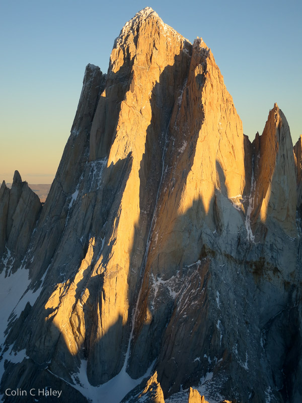  Закат над западной стеной Cerro Chalten.