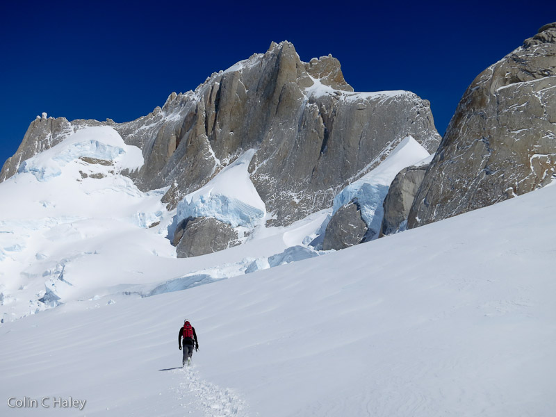 Над Восточной стеной гребня Pier Giorgio вершины Cerro Piergiorgio в Патагонии 