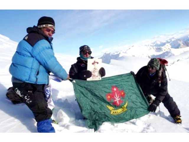  На вершине Минглиг Шар (Minglig Sar peak). Фото "Памир Таймс"