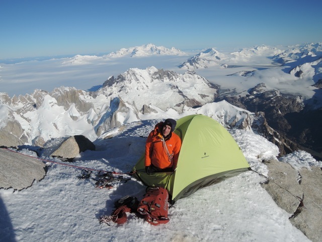 Томми Колдвелл (Tommy Caldwell) на траверсе массива Фицрой (Fitz Traverse / Fitz Roy Traverse)