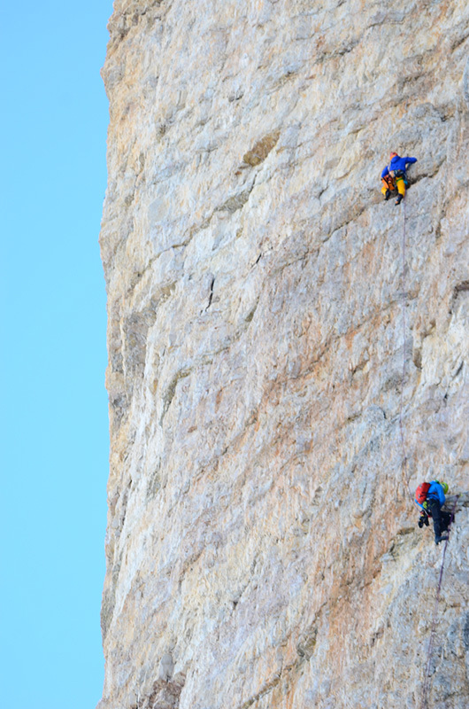 Ули Штек (Ueli Steck) и Михи Воллебен (Michi Wohlleben) на маршруте Кассина на Чима Овест ди Лаваредо (Cima Ovest)