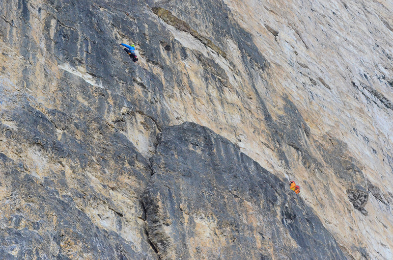 Ули Штек (Ueli Steck) и Михи Воллебен (Michi Wohlleben) на маршруте Эмилио Комичи на Чима Гранде (Cima Grande)