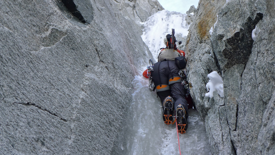 Восхождение на Эгиюй Верт (Naia-Aiguille Verte, 4122 м) на втором ключевом участке кулуара