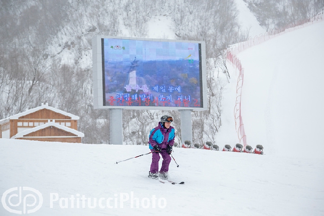 горнолыжный курорт Масик-Рён на склонах перевала Masik Pass в Северной Корее. (Patitucci Photo) 