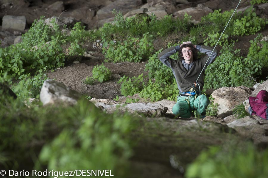 Адам Ондра (Adam Ondra) у маршрутов в пещере Baltzola